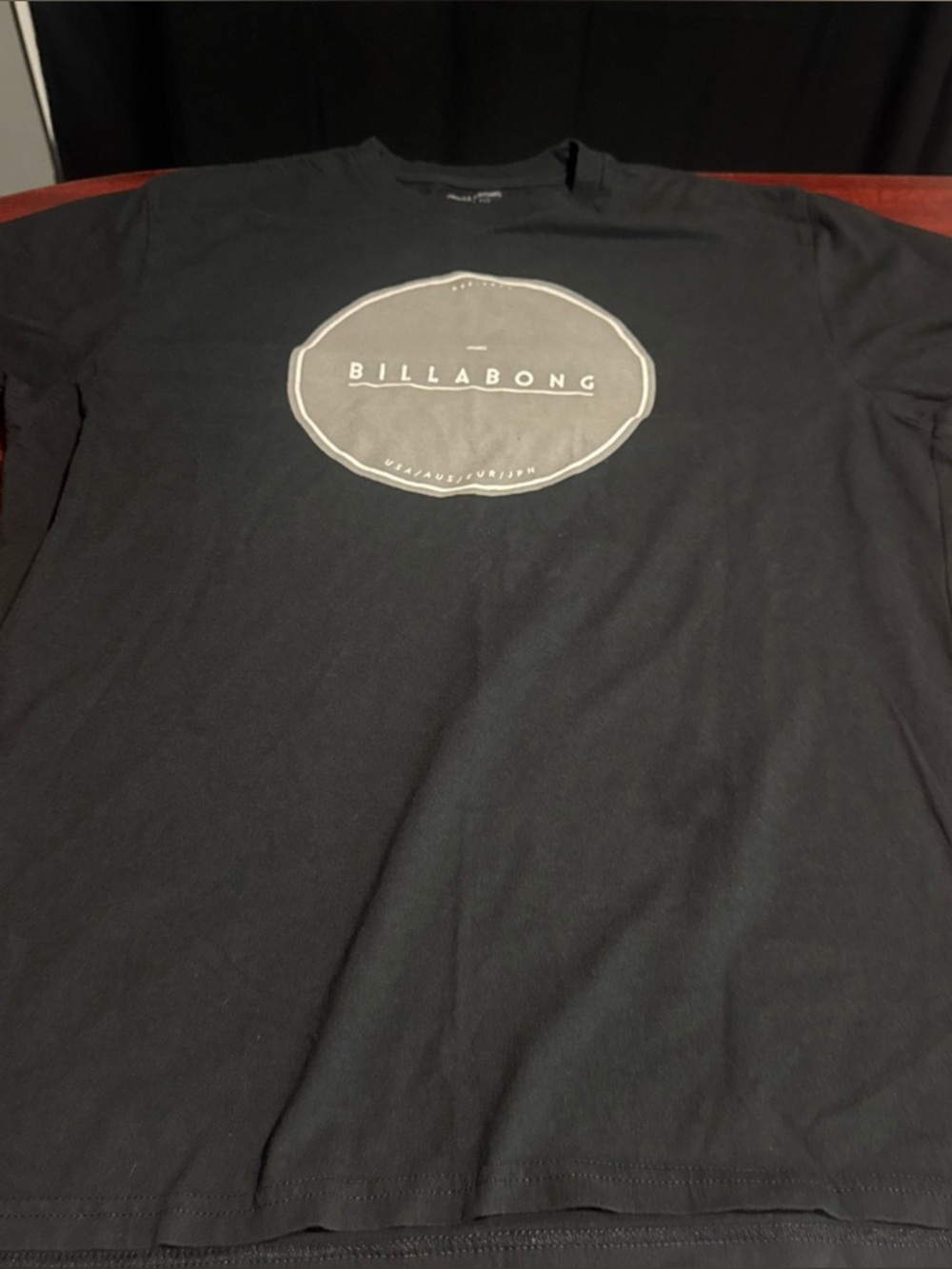 XL Black Billabong Shirt With Gray Circle
